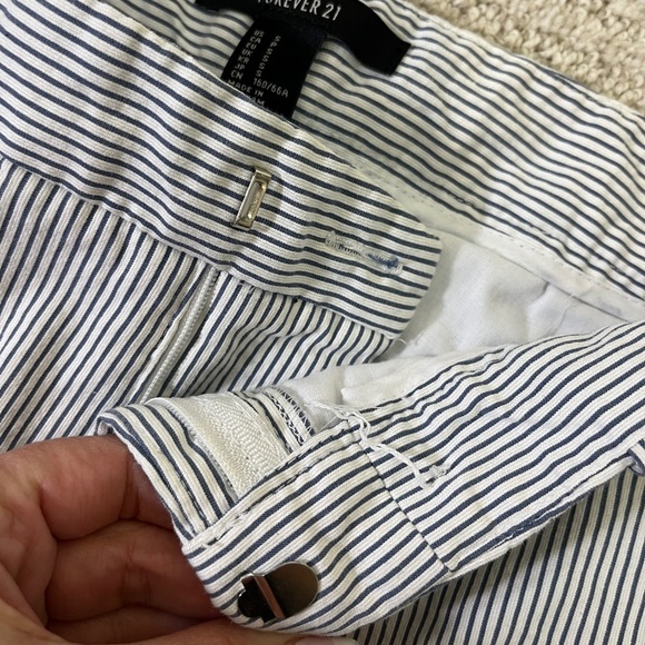Forever 21 Striped Shorts Size Small - Picture 5 of 5